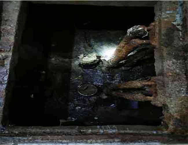 樓房抽隔油池 平房隔油池清理 4S店清理隔油池 社區(qū)清掏隔油池 酒店隔油池清掏 飯店抽隔油池 別墅隔油池清理 中學(xué)抽隔油池 樓房抽隔油池 平房隔油池清理 4S店清理隔油池 社區(qū)清掏隔油池 酒店隔油池清掏 飯店抽隔油池 別墅隔油池清理 中學(xué)抽隔油池